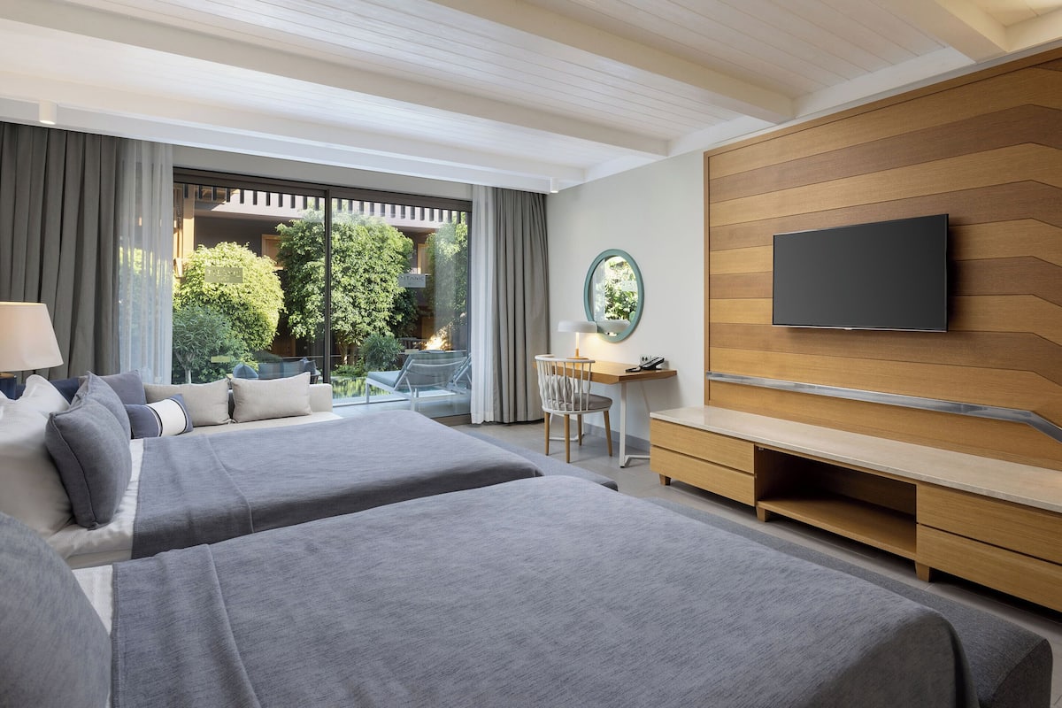 Swim-up Superior Room | 1 Schlafzimmer, hochwertige Bettwaren, kostenlose Minibar, Zimmersafe