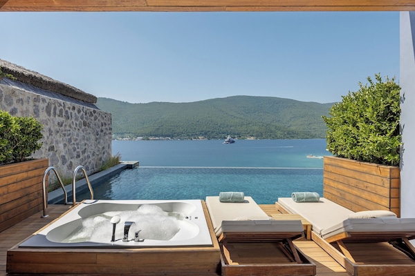 Exclusive Swim-up Room | Terraza o patio