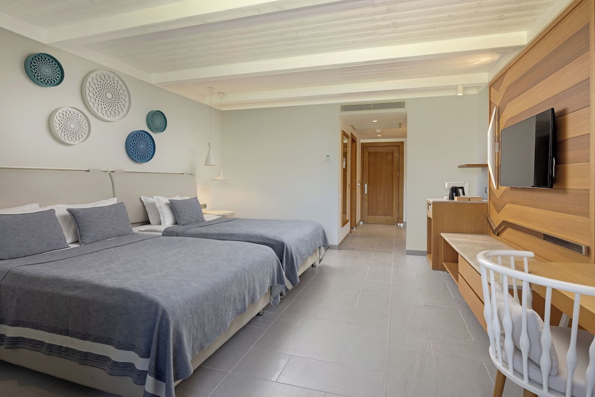 Standard Partial Sea View Room | 1 Schlafzimmer, hochwertige Bettwaren, kostenlose Minibar, Zimmersafe