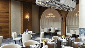 7 restaurants, breakfast, lunch, dinner served; Japanese cuisine