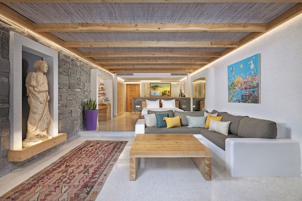Exclusive Swim-up Room | 1 bedroom, premium bedding, free minibar, in-room safe