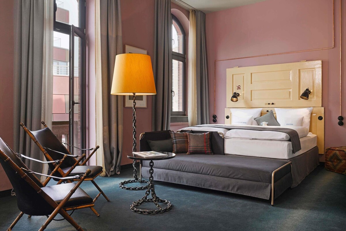 Hypoallergeen beddengoed, een minibar, een kluis op de kamer, een bureau