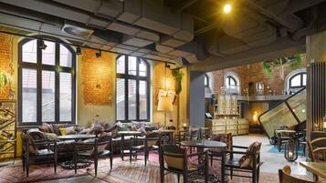 Breakfast, lunch, dinner served; Mediterranean cuisine