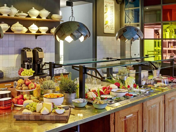 Daily buffet breakfast for a fee