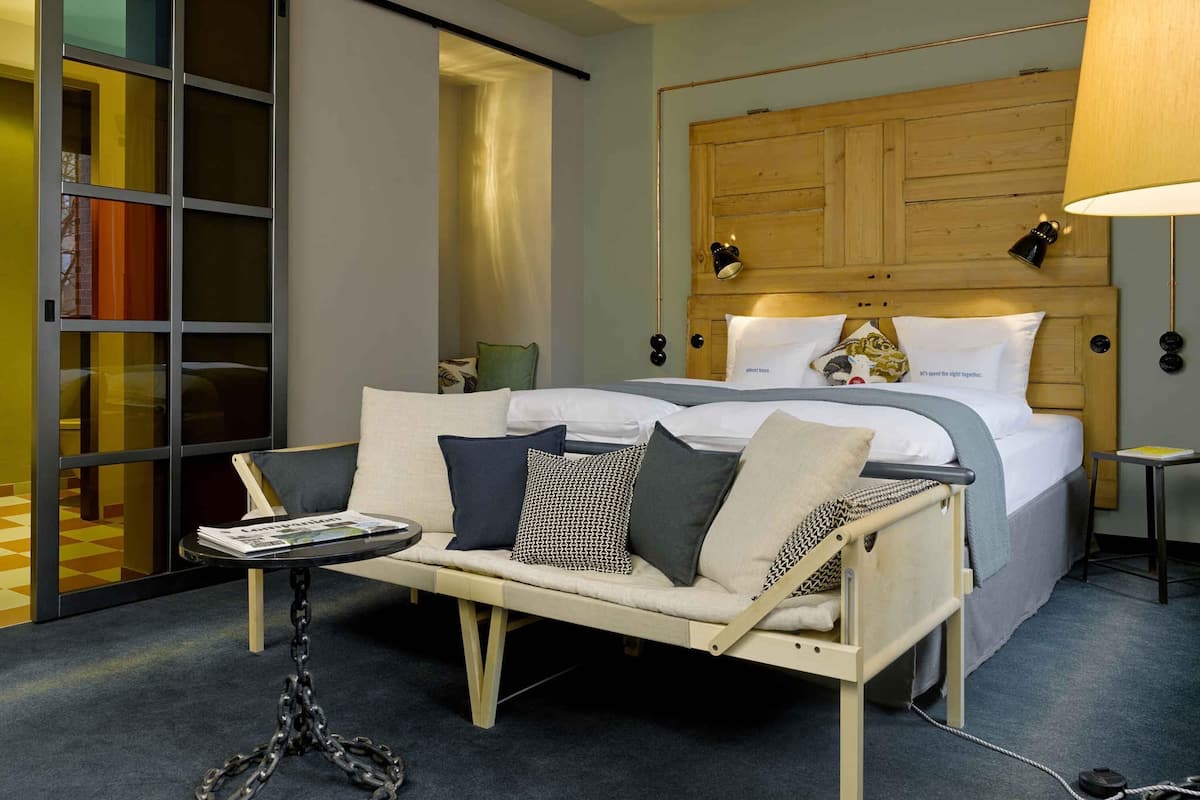 Ropa de cama hipoalergénica y minibar
