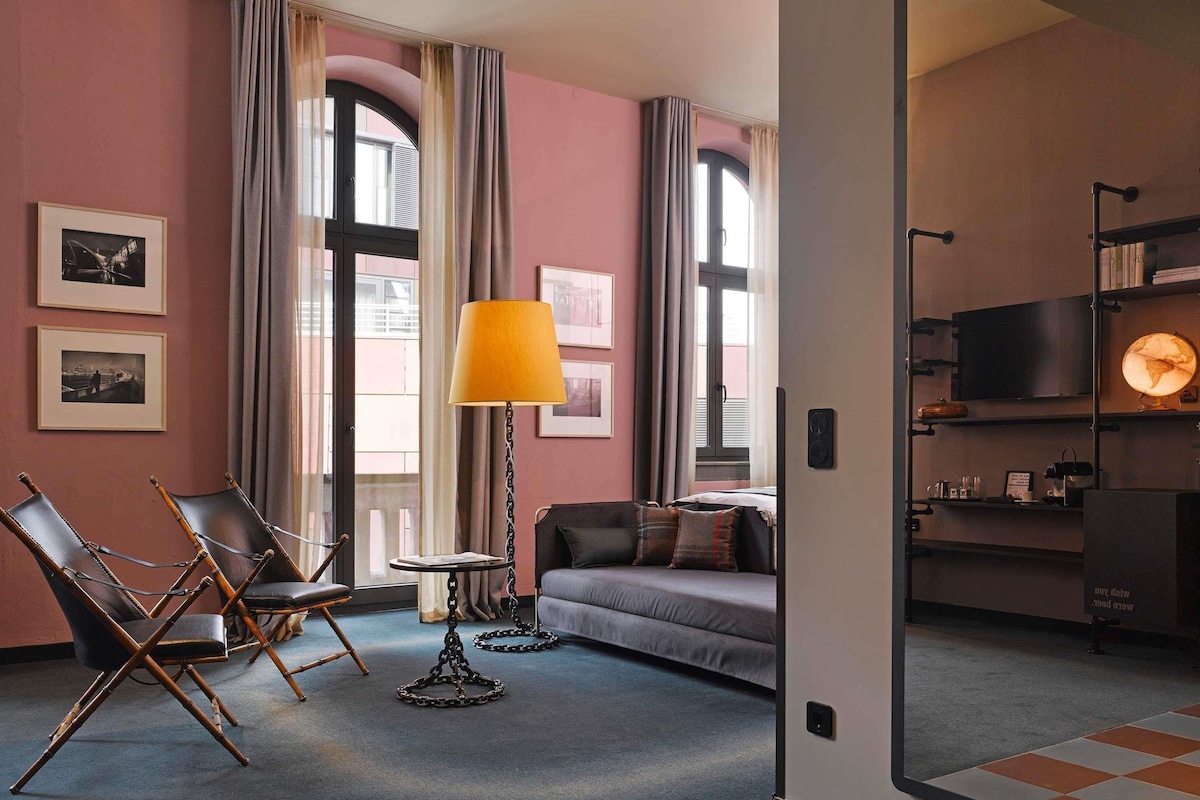 Kamer (Extra Large) | Hypoallergeen beddengoed, een minibar, een kluis op de kamer, een bureau