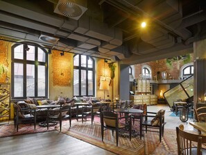 Breakfast, lunch, dinner served; Mediterranean cuisine  - 25hours Hotel Altes Hafenamt (Hamburg)