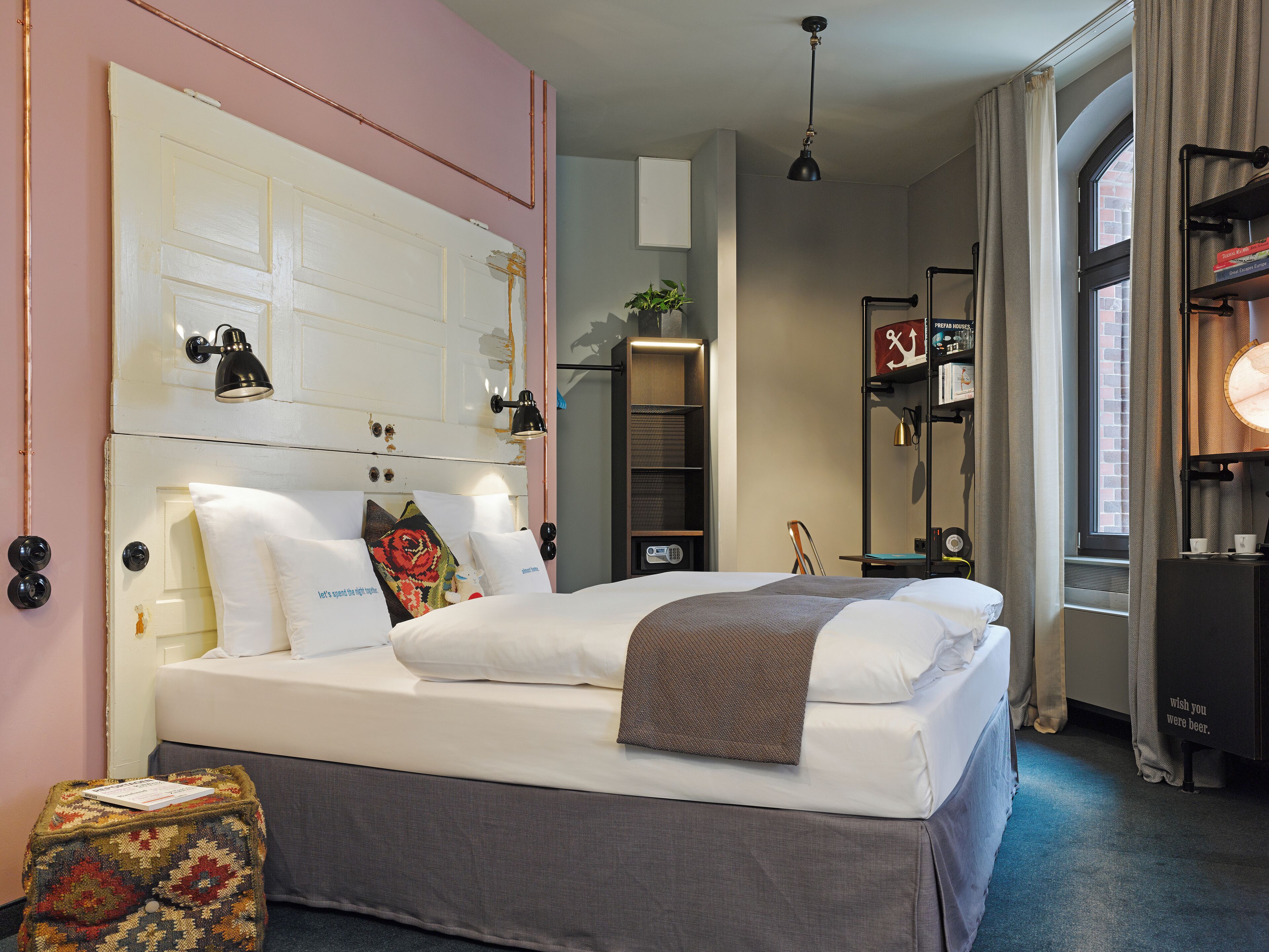 Large | Hypo-allergenic bedding, minibar, in-room safe, individually decorated