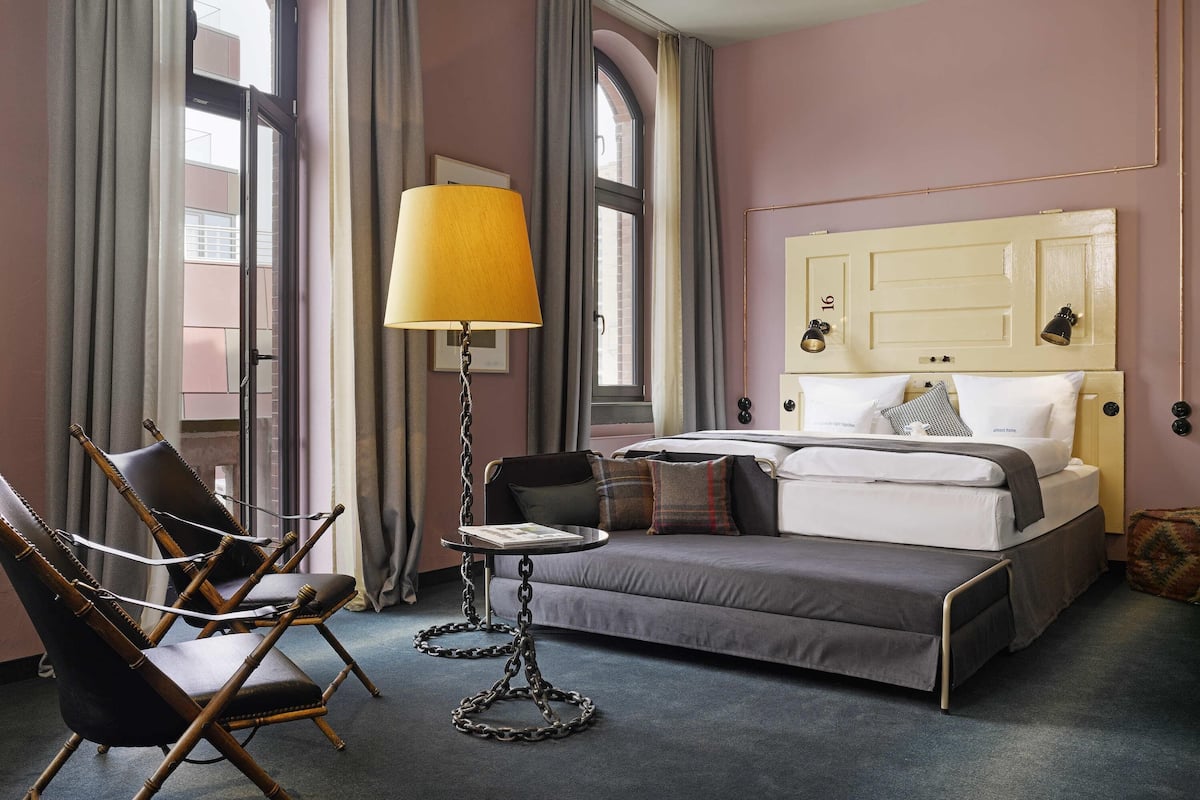 Ropa de cama hipoalergénica y minibar