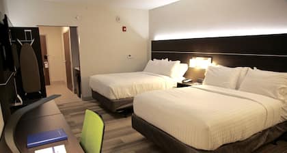 Holiday Inn Express & Suites Oswego by IHG