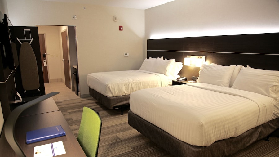 Holiday Inn Express & Suites Oswego by IHG