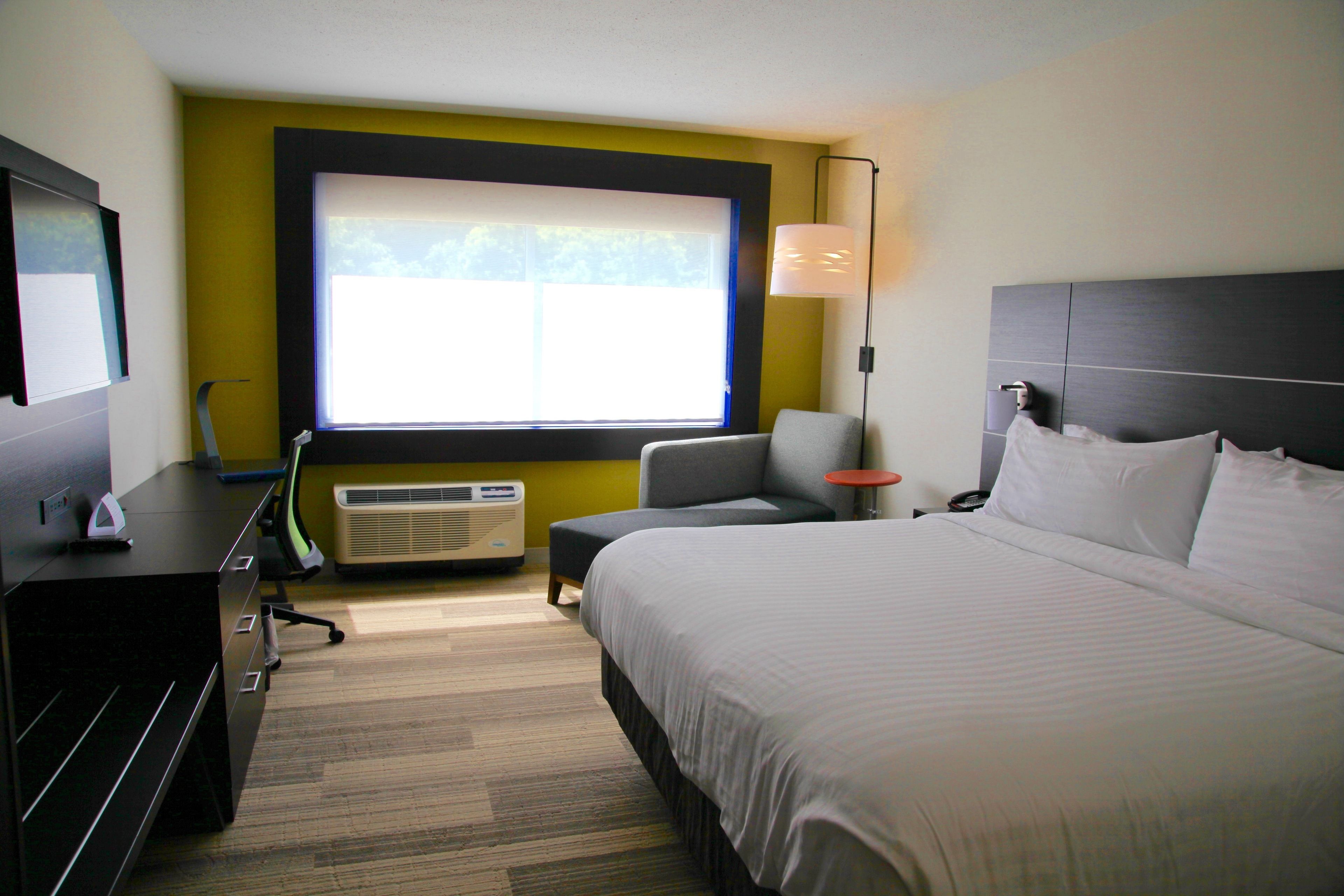 Photo - Holiday Inn Express & Suites Oswego