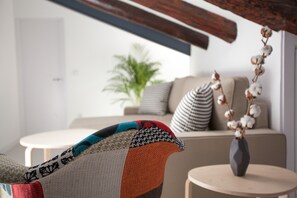 Atic, 1 bedroom (3 pax) | Living room | 42-inch LED TV with premium channels, TV