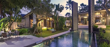 Outdoor pool, pool umbrellas, sun loungers