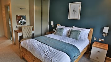 Desk, iron/ironing board, rollaway beds, free WiFi