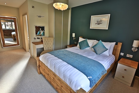 Escritorio, tabla de planchar con plancha, camas extra y wifi gratis