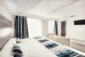 In-room safe, desk, blackout curtains, soundproofing - Hotel Gracia Grace & Chic (Llucmajor)