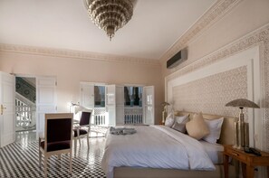 Suite – superior | Sengetøy av topp kvalitet, safe på rommet og individuelt dekorert