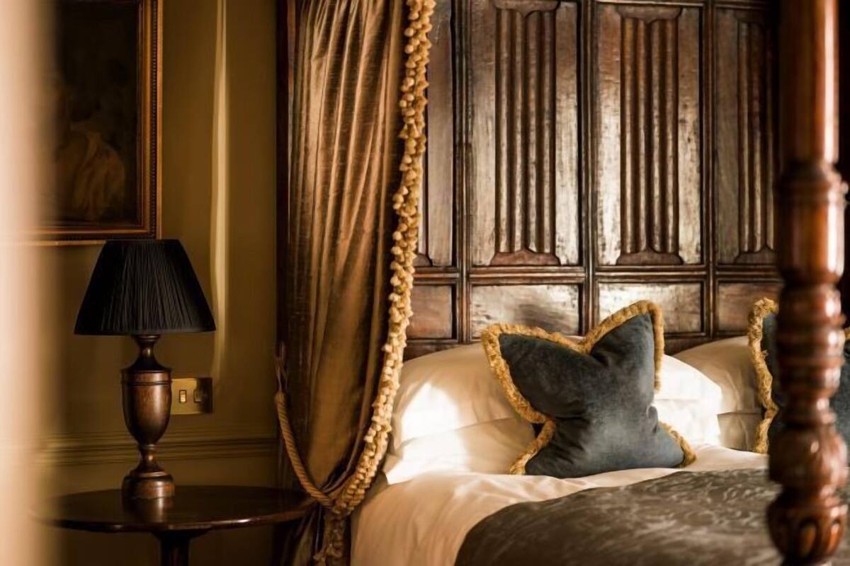 Egyptian cotton sheets, premium bedding, down comforters, pillowtop beds