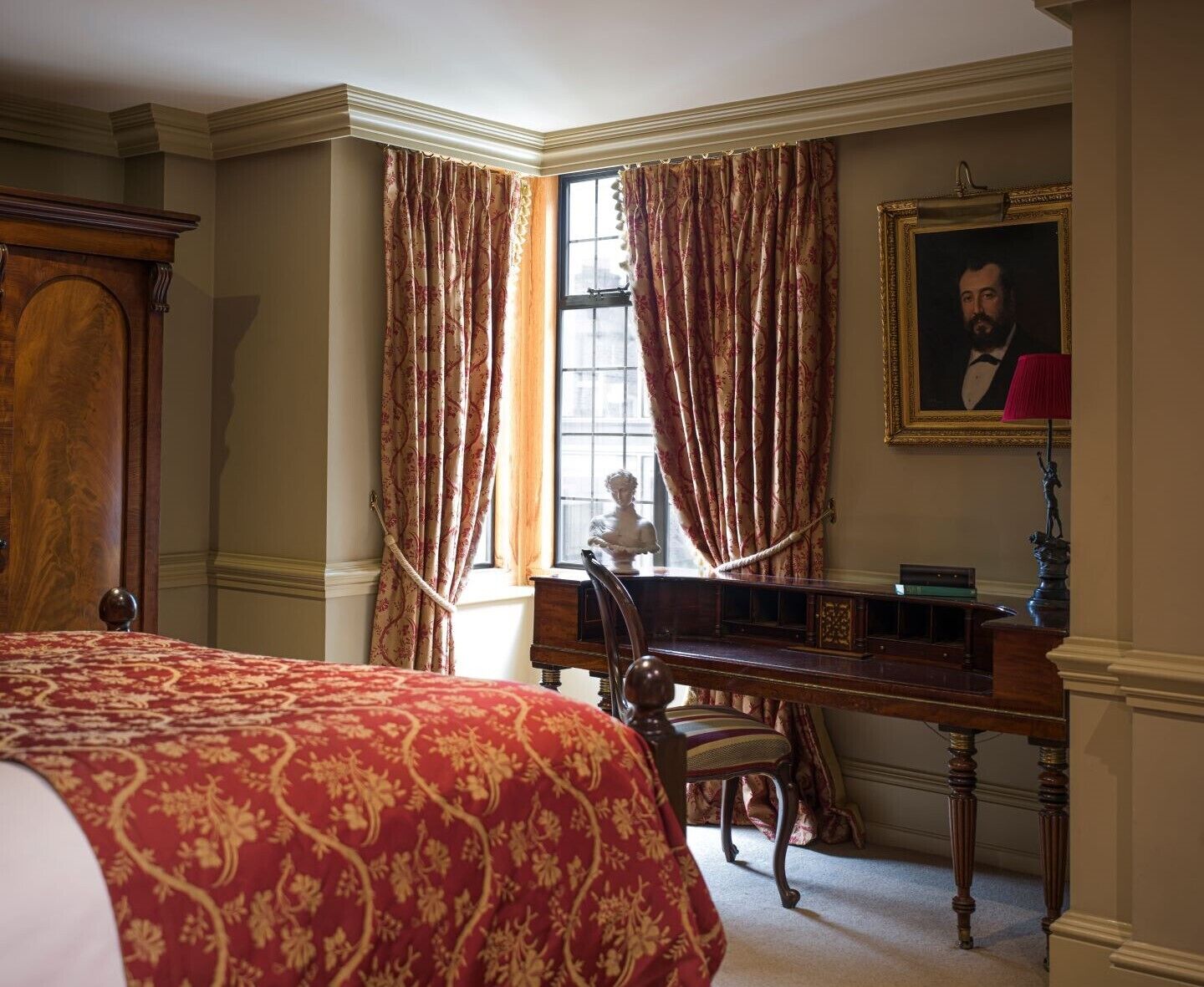 Lyxigt dubbelrum - 1 queensize-säng | Egyptiska bomullslakan, sängtillbehör av högsta kvalitet och duntäcken