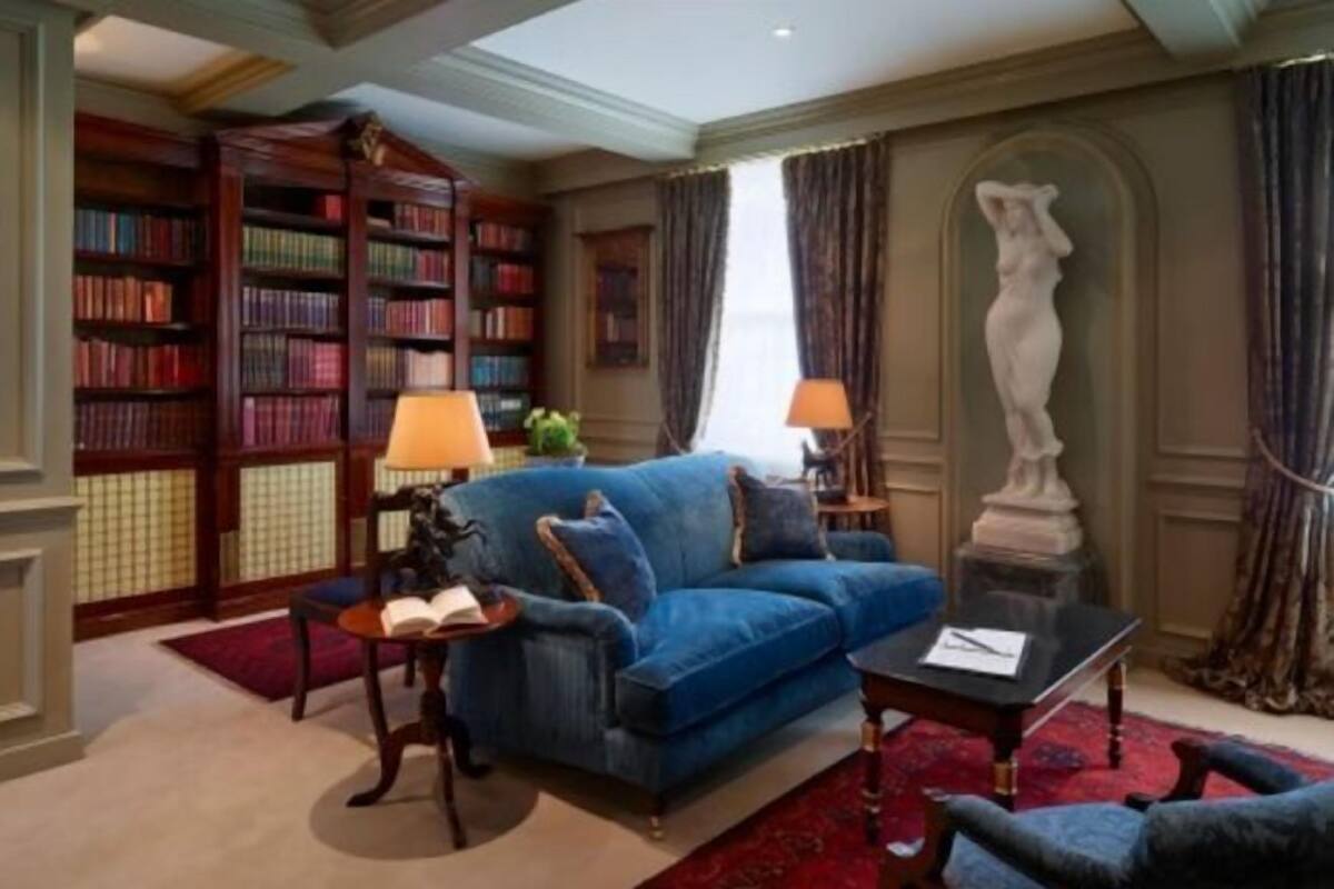 Living area | 32-inch flat-screen TV with satellite channels, TV, heated floors