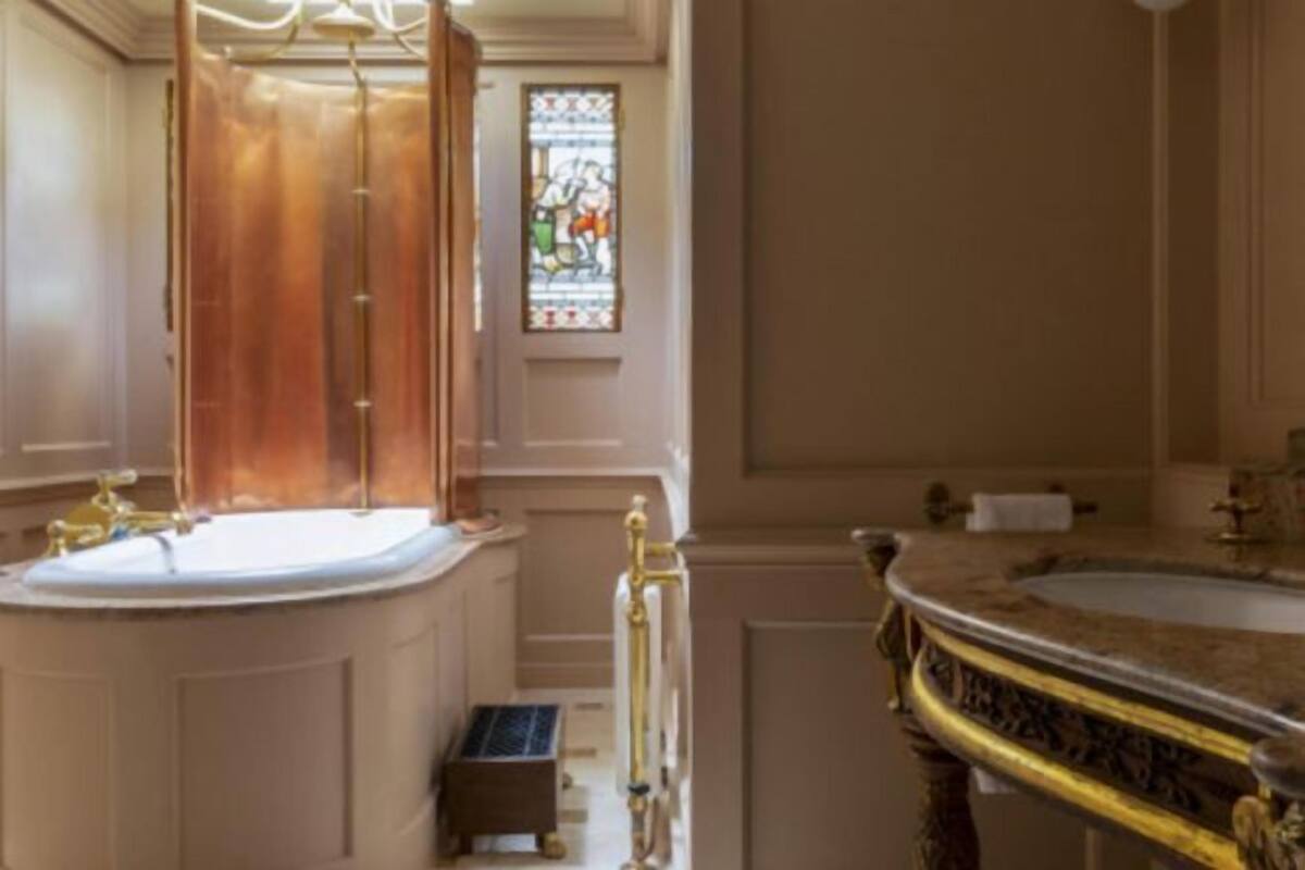 Hair dryer, bathrobes, heated floors, towels