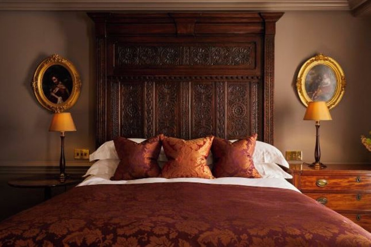 Egyptian cotton sheets, premium bedding, down comforters, pillowtop beds