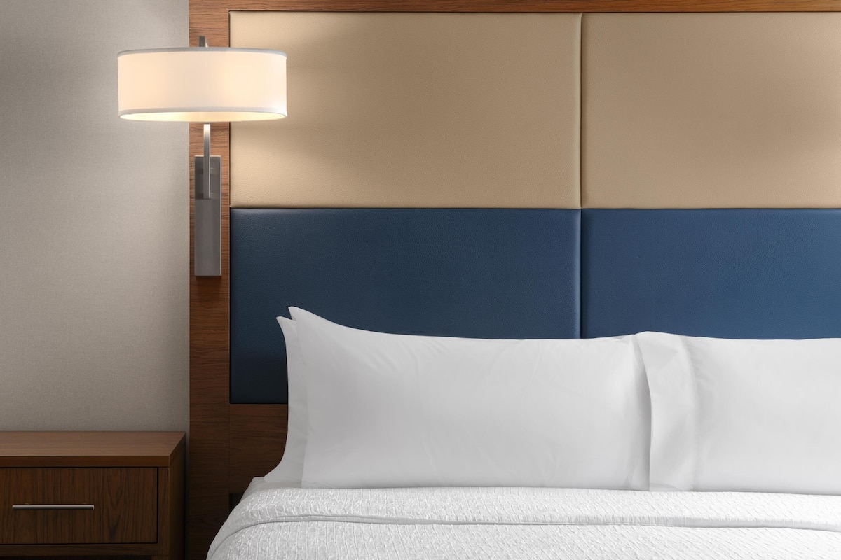 低過敏寢具、書桌、筆電工作空間、遮光布/窗簾