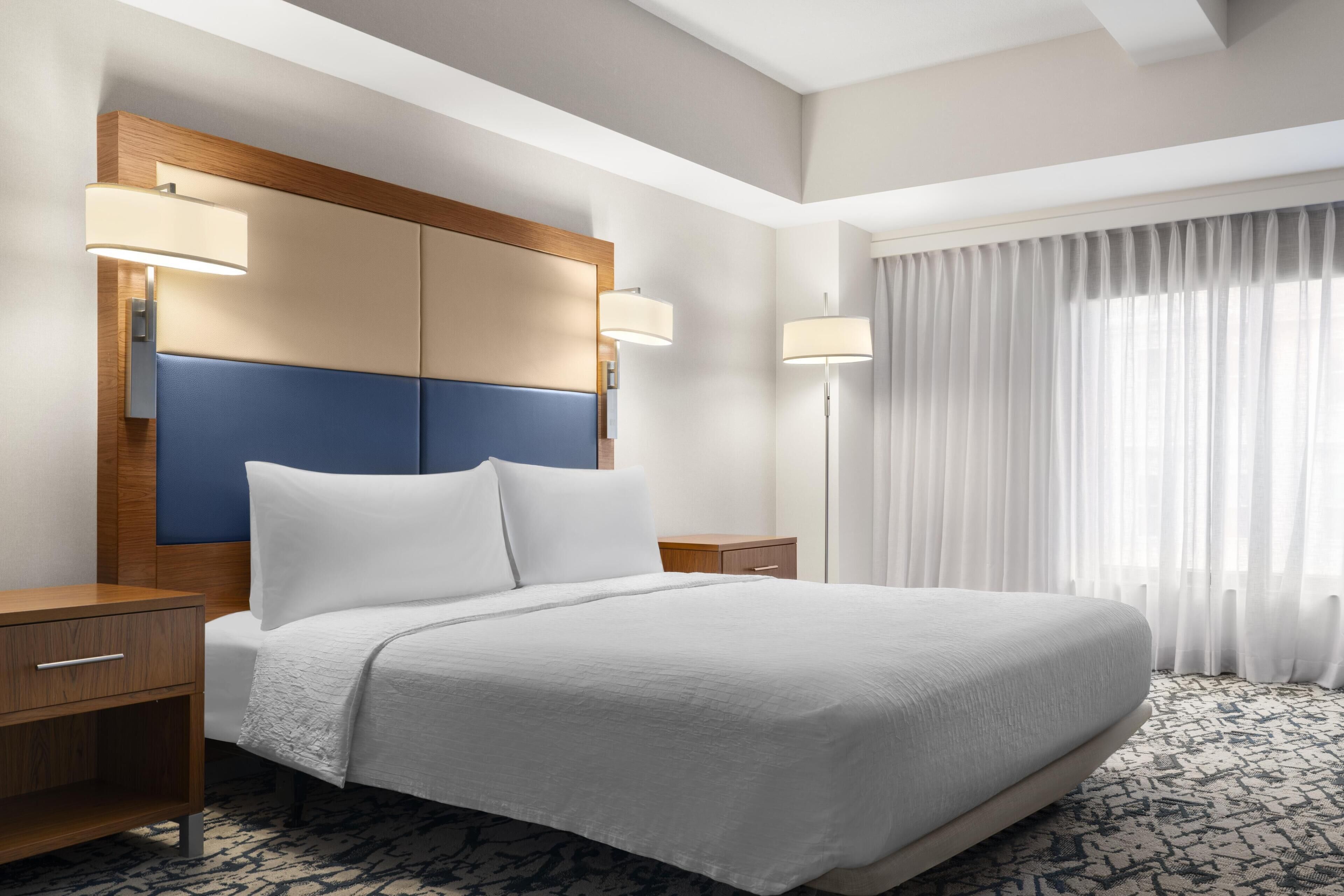 Suite, 1 King Bed, Accessible (Roll-in Shower)