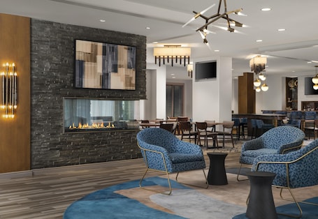 Lobby. Homewood Suites by Hilton Boston Brookline-Longwood Medical