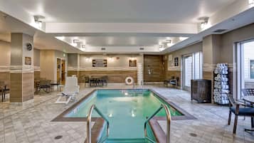 Indendørs pool