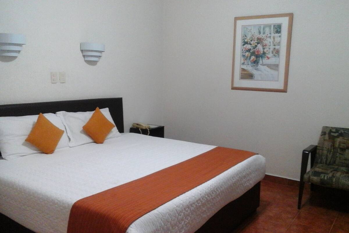 Suite, 2 Bedrooms, Kitchenette (Suite Triple) | Premium bedding, in-room safe, desk, rollaway beds