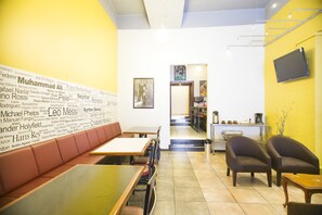 Free daily continental breakfast