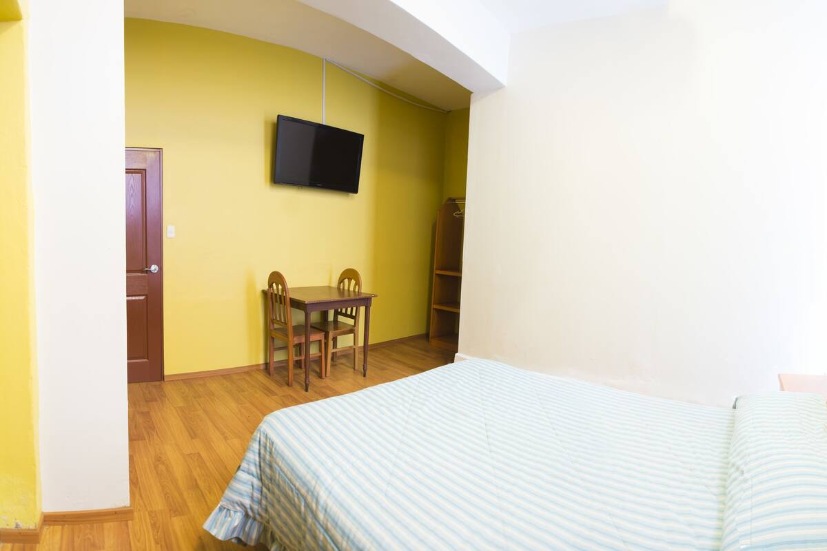 Habitación individual | Caja de seguridad en la habitación, camas extra y wifi gratis