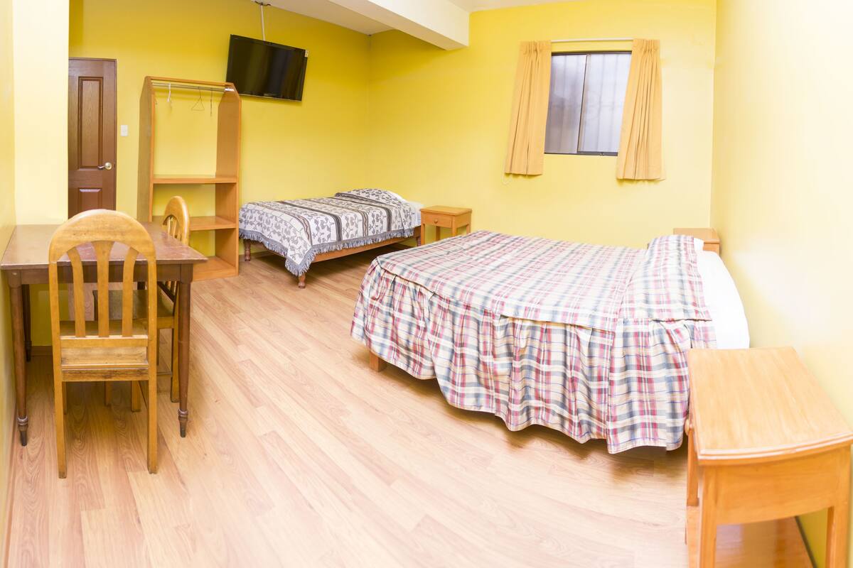 Habitación familiar | Caja de seguridad en la habitación, camas extra y wifi gratis