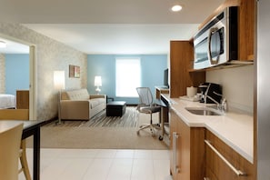 Desk, laptop workspace, blackout curtains, soundproofing - Home2 Suites by Hilton Milwaukee Airport (Milwaukee)