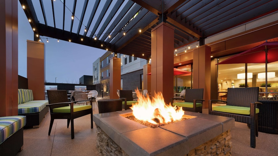 Home2 Suites by Hilton Milwaukee Airport