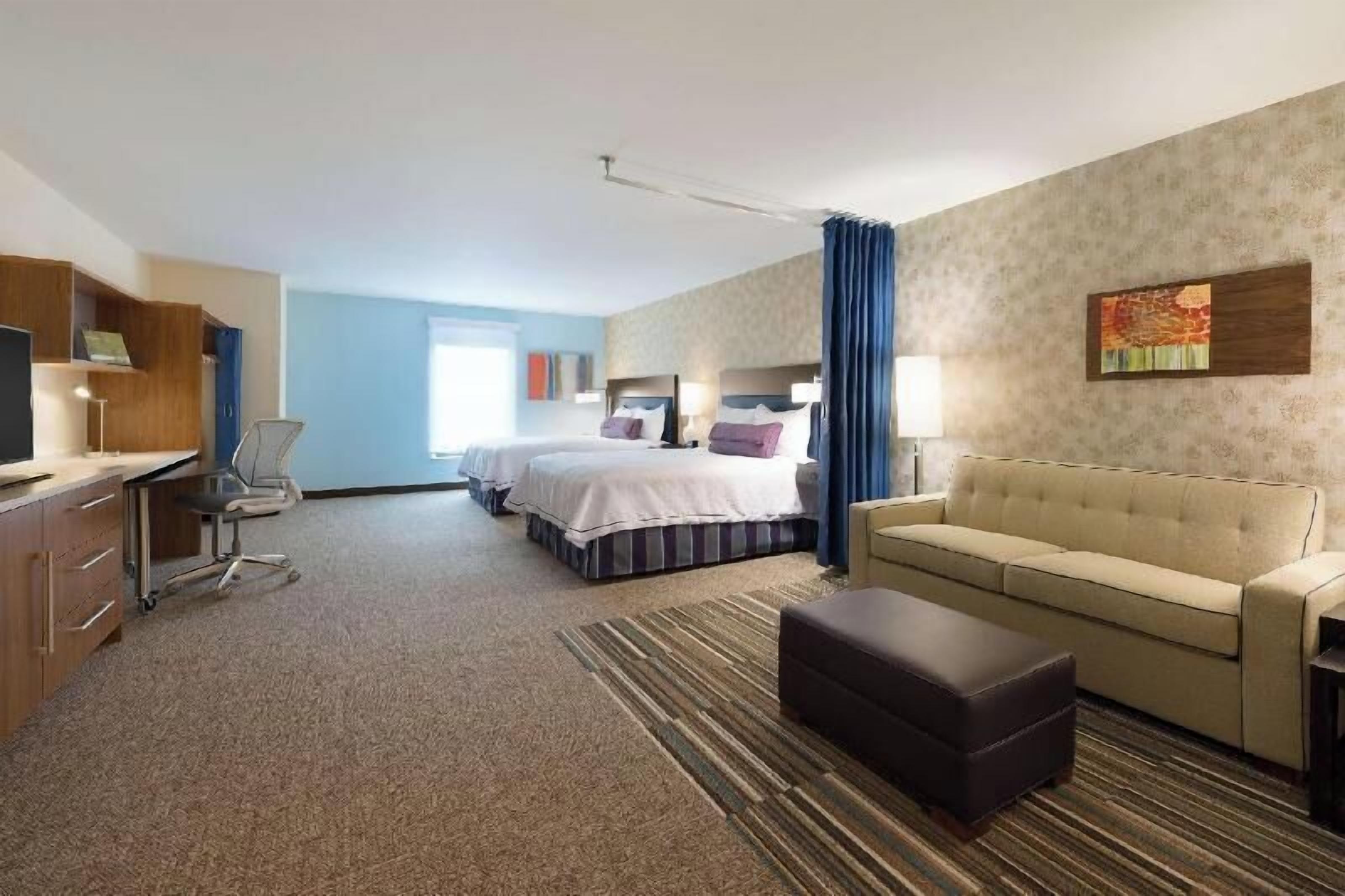 Schreibtisch, laptopgeeigneter Arbeitsplatz, Verdunkelungsvorhänge