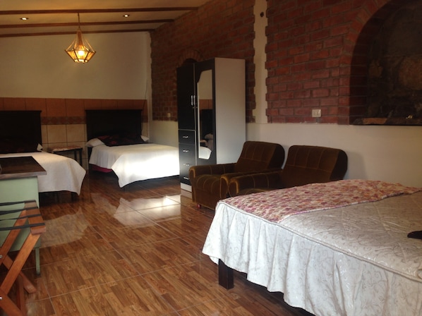 Cots/infant beds, free WiFi