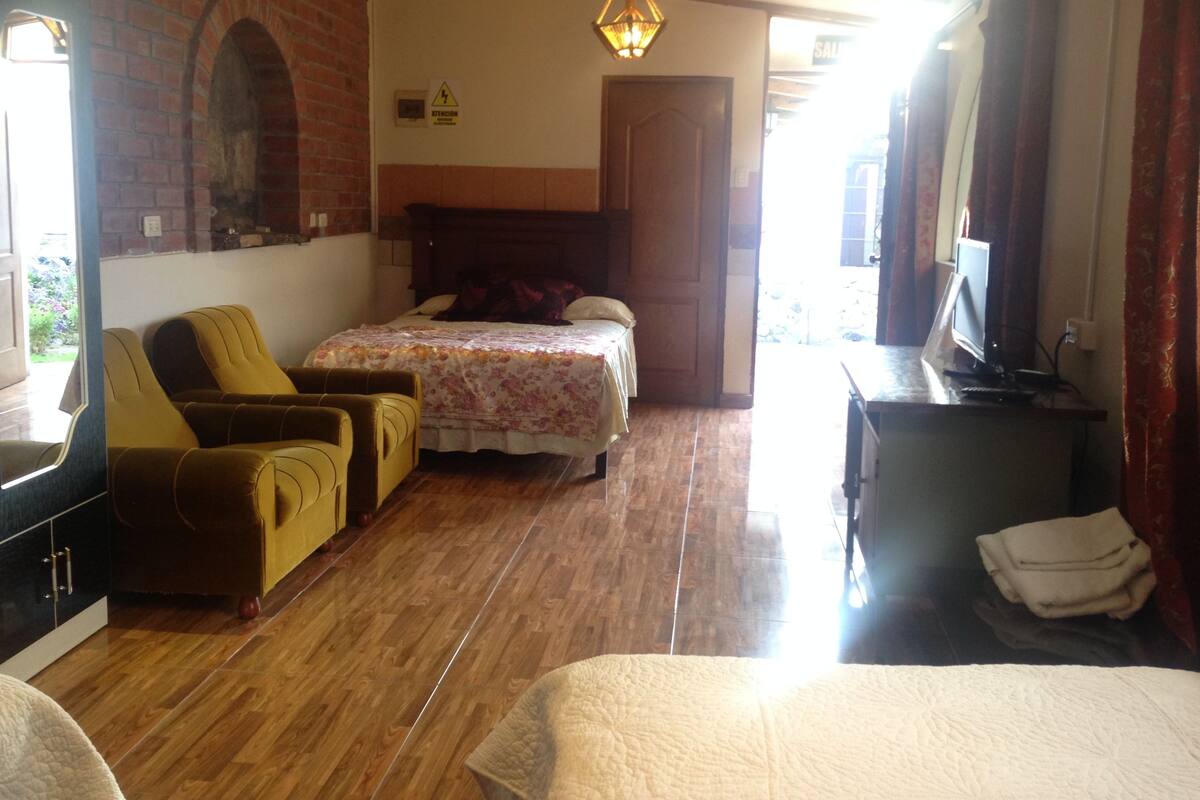 Cots/infant beds, free WiFi