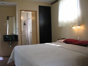 Cots/infant beds, free WiFi