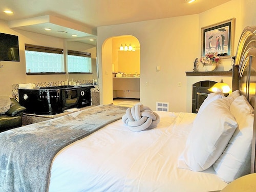 Breakers Boutique Inn