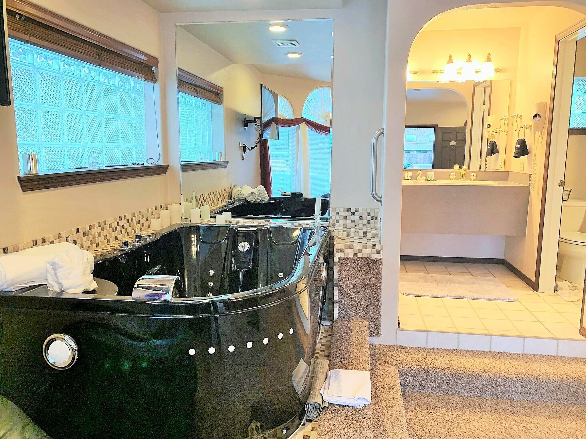Suite, 1 King Bed, Hot Tub | Private spa tub