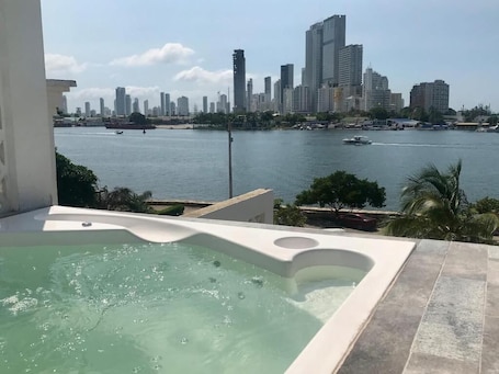 Bañera de hidromasaje exterior