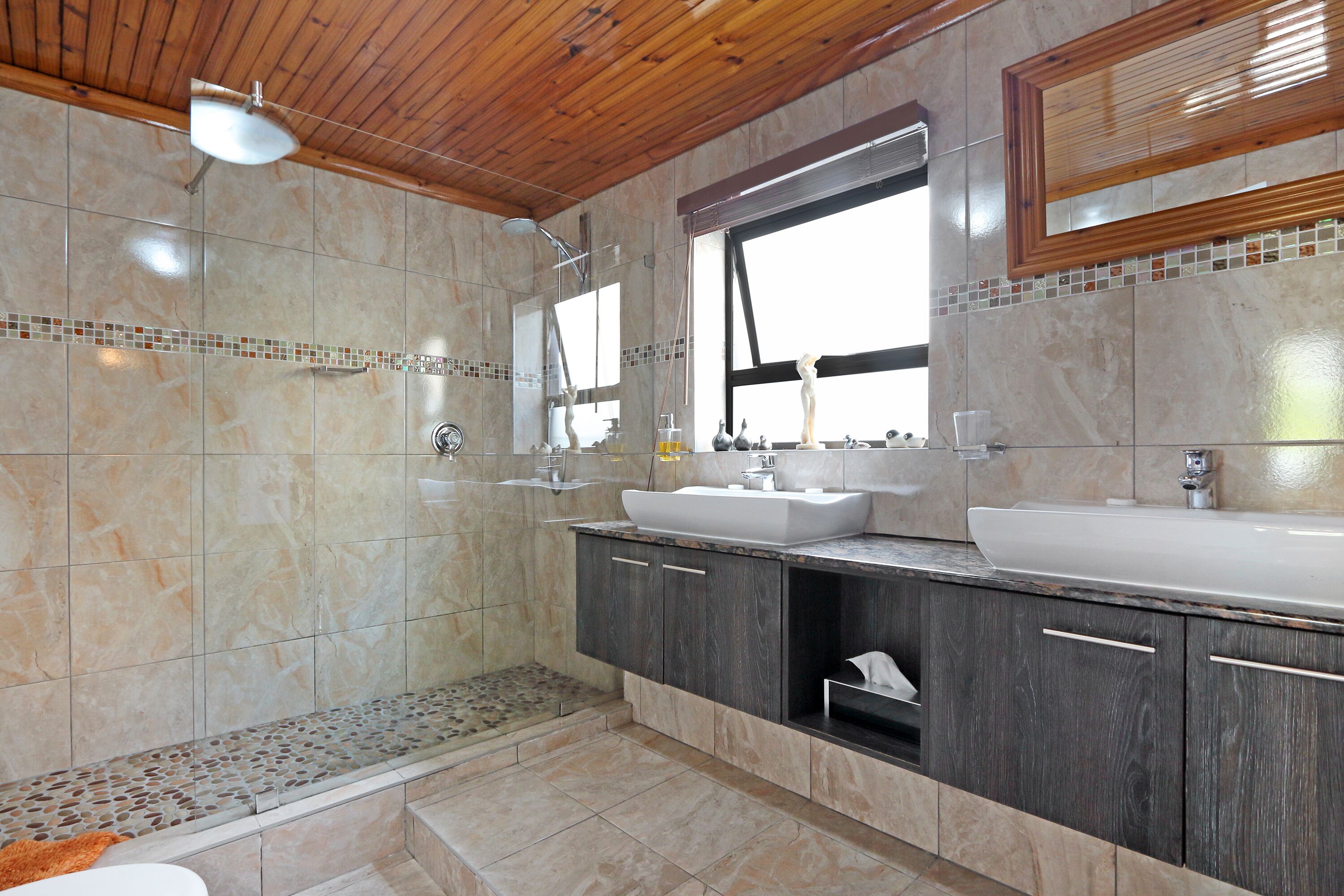 Family Room, 2 Bedrooms | Bathroom