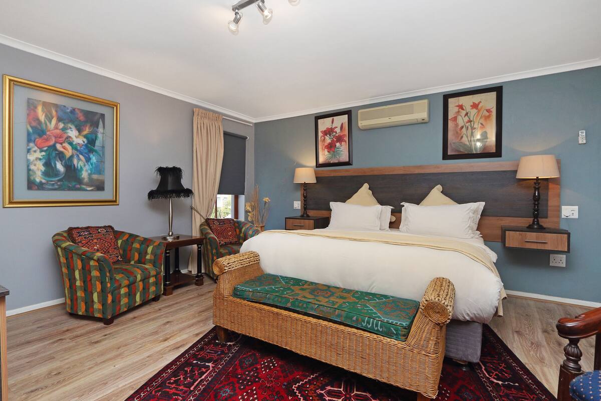 Chambre familiale, 1 chambre | Minibar, coffre-fort, accès au Wi-Fi (inclus), décor unique