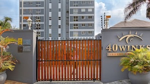 Property entrance - 40 Winks Guest House Green Point Cape Town (Cape Town)