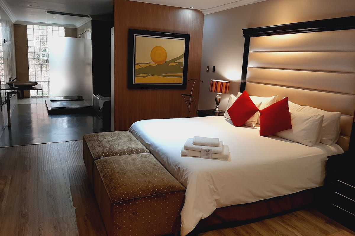 2 Schlafzimmer, hochwertige Bettwaren, Zimmersafe, Schreibtisch