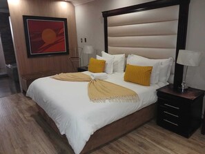 Kamar Mewah | 2 kamar tidur, seprai premium, meja kerja, dan ruang kerja ramah laptop