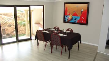 Café da manhã inglês grátis todos os dias